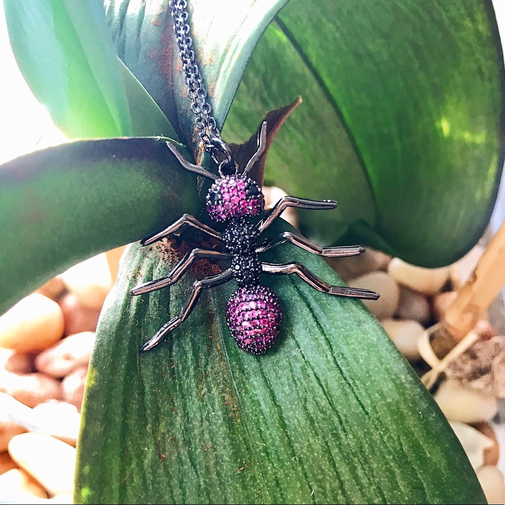 Rhinestone ant pendant necklace